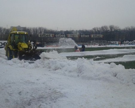 Офанзива по почистването на Лаута за дербито Локо - Ботев СНИМКИ