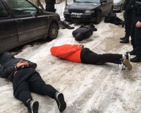 Зрелищна акция! Арестуваха петима известни бандити СНИМКИ