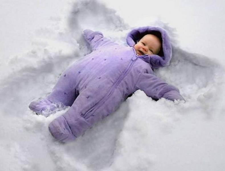 Баща изроди бебе в снежните преспи във Великобритания