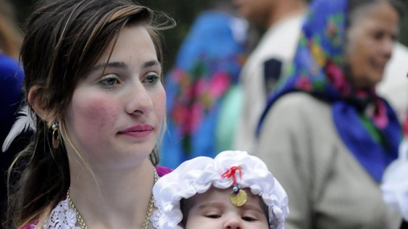 Криминализират съвместното съжителство на малолетни, отнасят го родителите