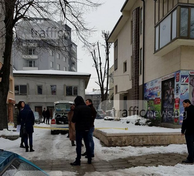Убийство в Пловдив! Откриха труп върху капак на кола