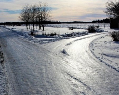 Опасност от поледици! АПИ предупреждава да бъдем внимателни