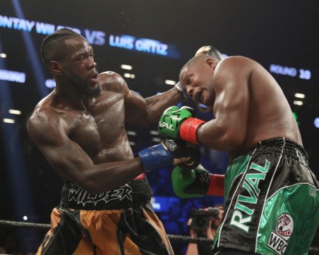 Дионтей Уайлдър нокаутира Кинг Конг в свиреп бой в Бруклин ВИДЕО