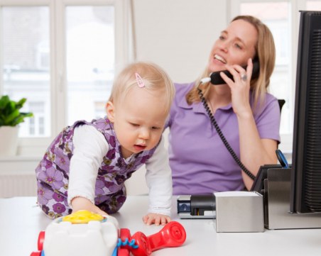 Работещите майки отглеждали  