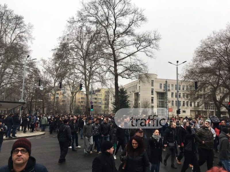 Протестът тръгна към прокуратурата с гайда, такситата вече са там СНИМКИ+ВИДЕО