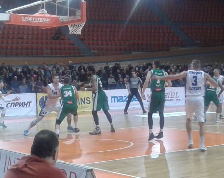 Академик Бултекс 99 гони победа с над 9 точки днес, да го подкрепим!