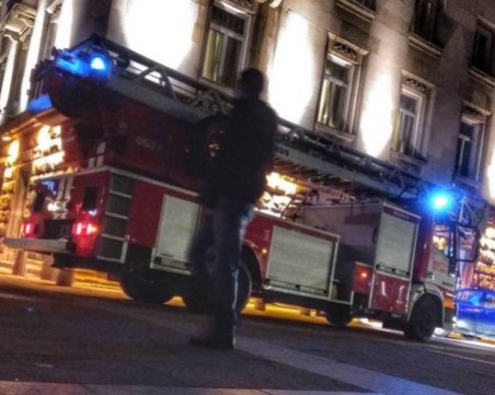 Евакуация в бившия Шератон! Шест пожарни са намясто СНИМКИ и ВИДЕО