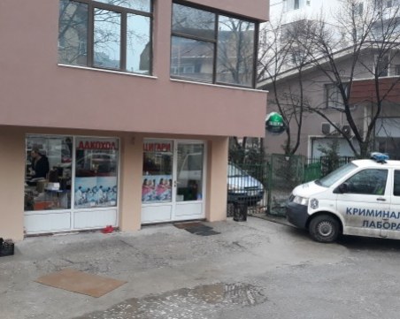 Кражба за 9 бона в Пловдив! Крадци нахлуха в магазин през витрината