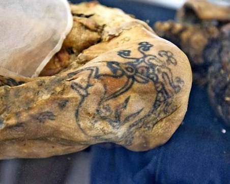 Откриха мумии с татуировки на 5000 години в Египет