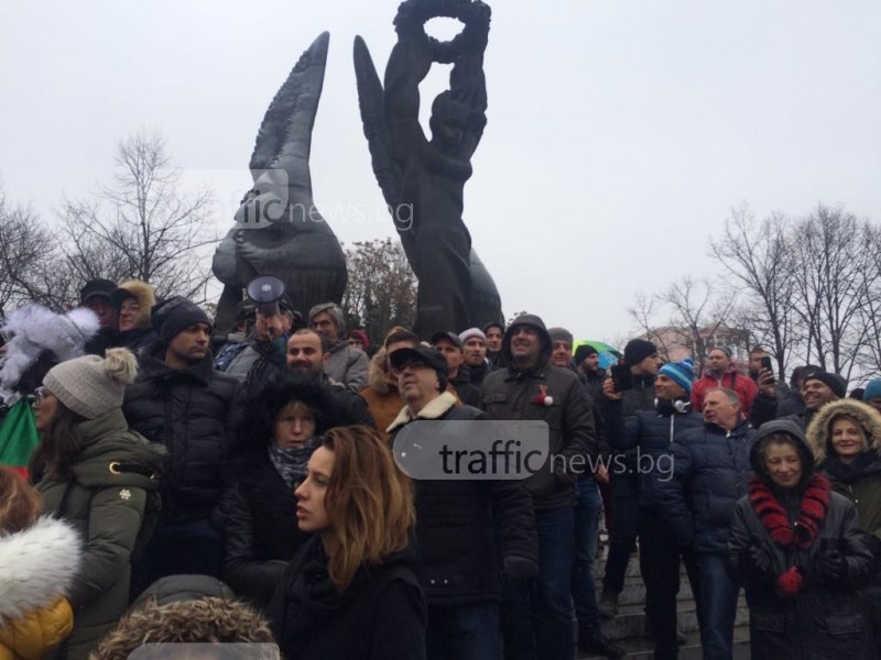 Днес става ясна съдбата на д-р Димитров! Протестите в Пловдив продължават ВИДЕО