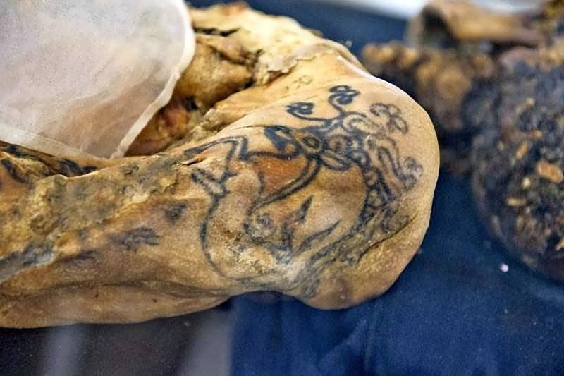 Откриха мумии с татуировки на 5000 години в Египет