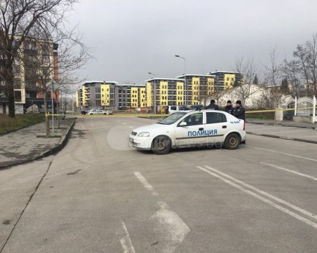 Хората в Смирненски се притесняват гранатата да не избухне, затвориха църквата ВИДЕО+СНИМКИ