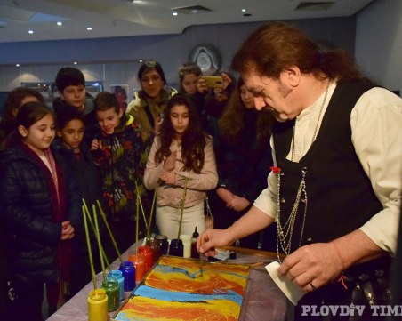 Майстор рисува върху вода в Пловдив СНИМКИ