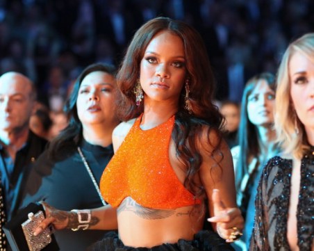 Риана с ново амплоа - пуска модна линия бельо