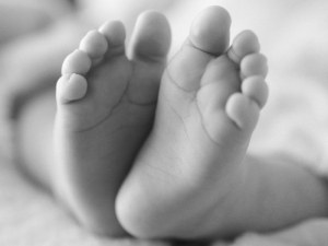 16-годишна задуши бебето си, напъха трупа в хладилник