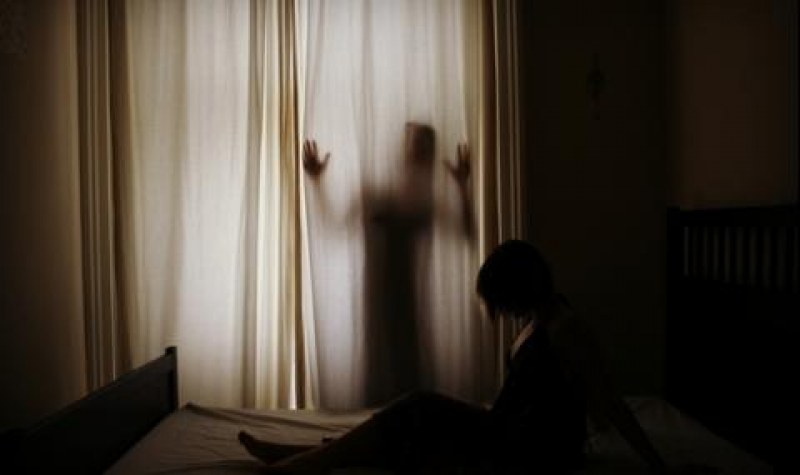 22-годишен мъж се хвърли от прозорец на хотел! Гонили го тъмни сили