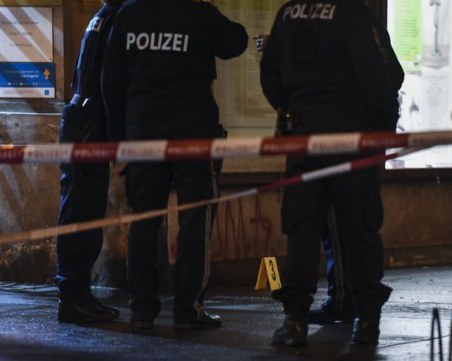 Мъж наръга с нож цяло семейство във Виена