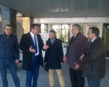 Патриотите в Пловдив се хванаха за гушите! Човек на Валери Симеонов нарече ВМРО пиявици