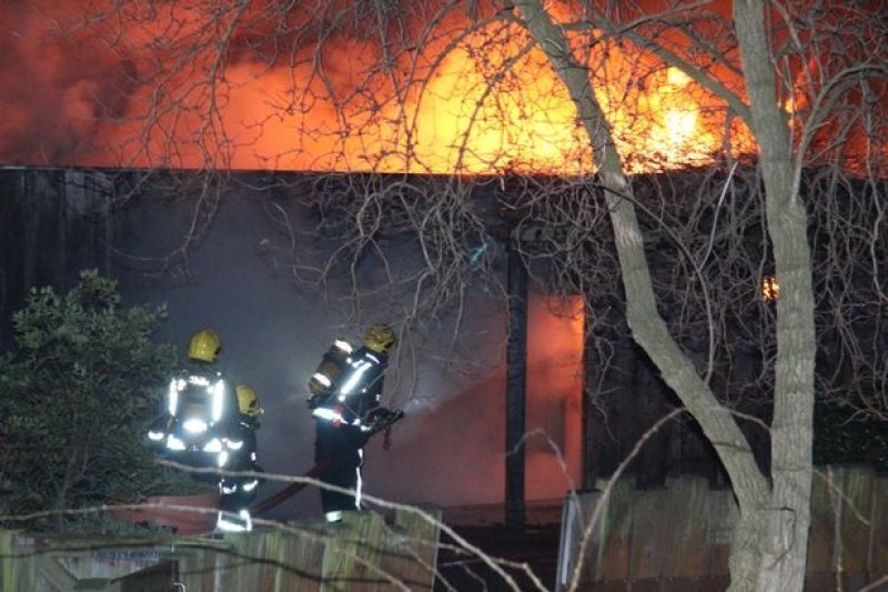 Мъж на 34 и двете му деца загинаха при пожар в дома си
