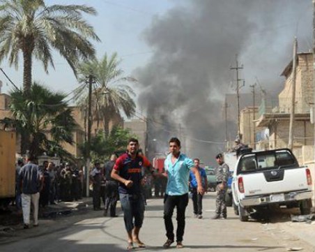 Атентатор се самовзриви до джамия! Има убити и ранени