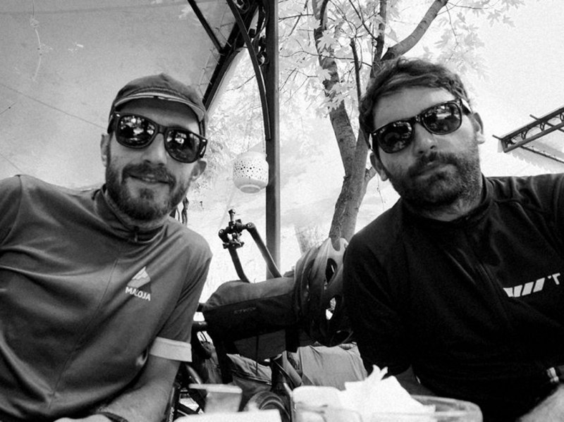 На колело от Матера до Пловдив! Двама италианци разказват за приключението си под тепетата
