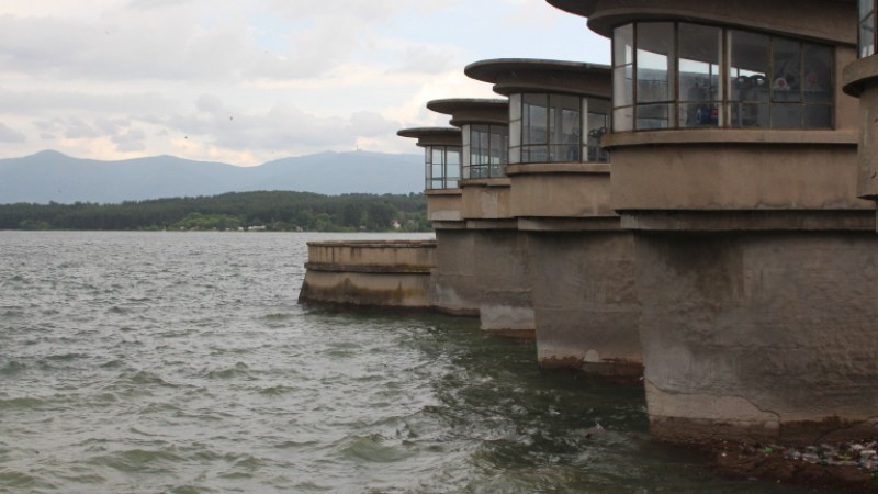 Остава бедственото положение край язовир “Рогозен“