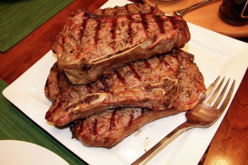 Удар по джоба на българите! Цената на свинското скача