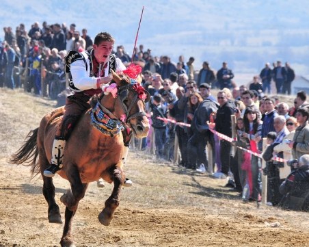 Конни надбягвания ще разтресат земята край Карлово