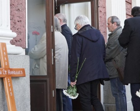 Близки, колеги и почитатели се сбогуваха с бате Николай СНИМКИ