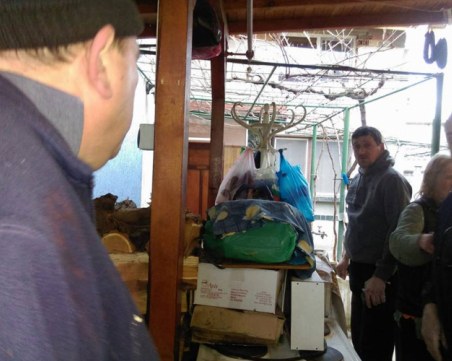 Пребиха жестоко 16-годишно момче, опитало да защити баща си СНИМКИ