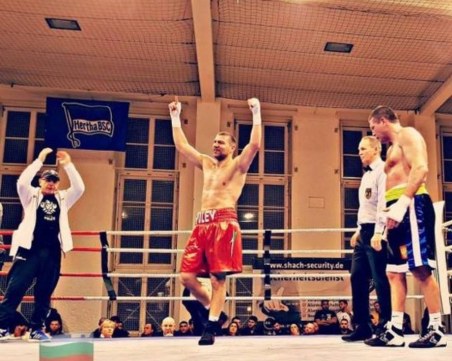 Тервел Пулев с девета победа на професионалния ринг