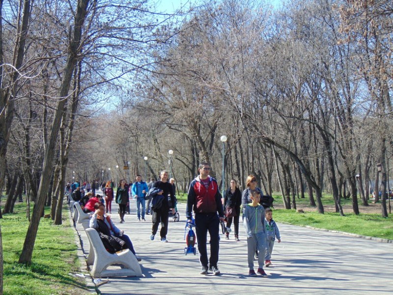 Парк Лаута оживя в първата пролетна неделя