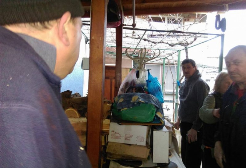 Пребиха жестоко 16-годишно момче, опитало да защити баща си СНИМКИ