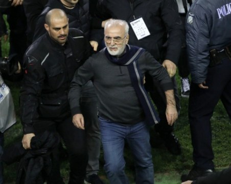 Гръцкото правителство спря първенството след снощния екшън на дербито ВИДЕО