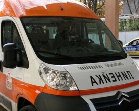 Момиче на 24 години опита да се самоубие! Преряза вените си