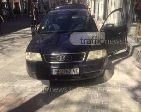 Шофьор на ауди мина всички граници! Паркира насред центъра в Пловдив