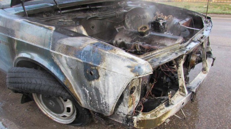 Пиян изпотроши москвича си, след това му драсна клечката