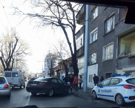 Катастрофа затапи движението в Кючука! Две коли и камион се удариха на Асеновградско СНИМКА