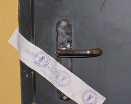 Мъжът, пребил до смърт приятелката си, остава в ареста