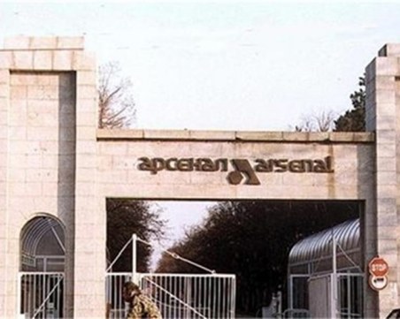 Барут предизвикал пожара в завод “Арсенал“, обгорелият е в тежко състояние