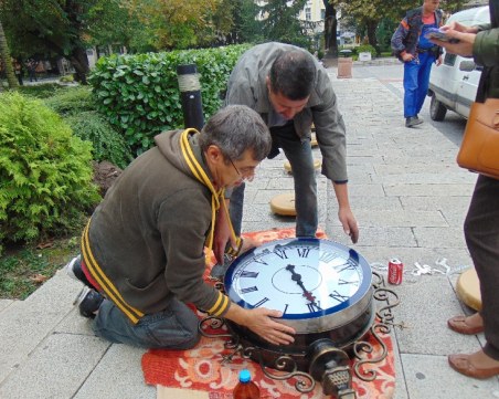 Ехоо, къде е часовникът пред общината?