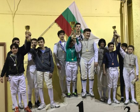 Младите фехтовачи на Тракия с 6 златни медала от държавното СНИМКИ