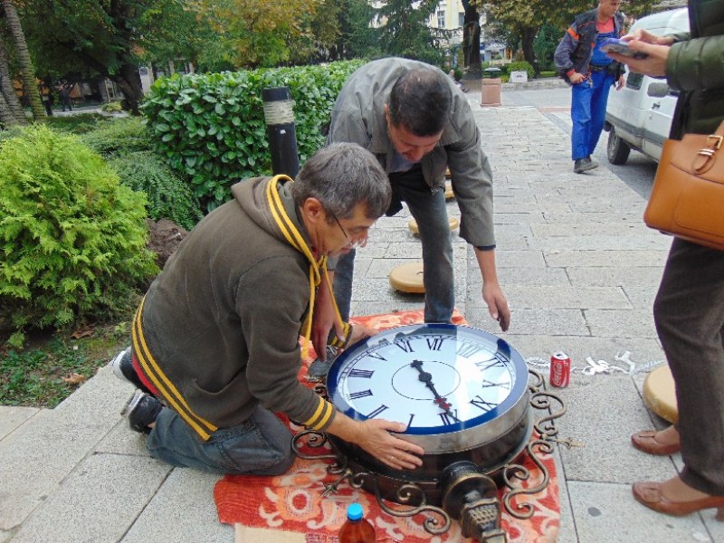 Ехоо, къде е часовникът пред общината?