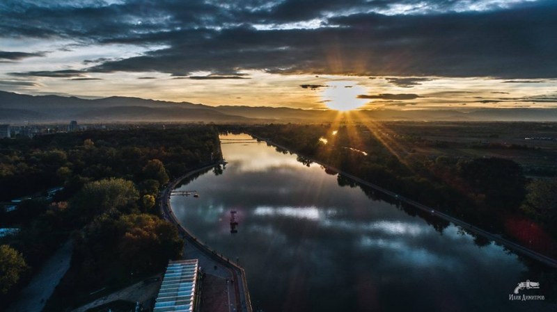 Облаци покриват небето в Пловдив, температурите остават без промяна