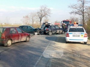 Жена е в болница след верижно меле на Асеновградско