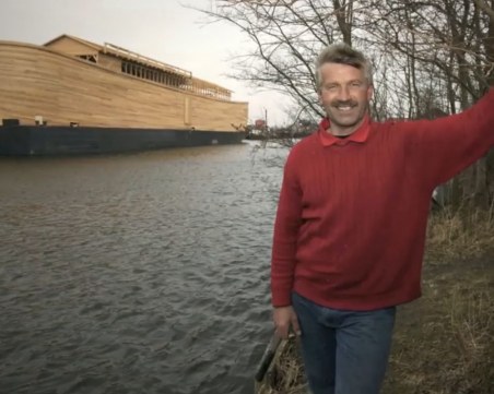 Милионер се застрахова за края на света, построи си Ноевия ковчег ВИДЕО