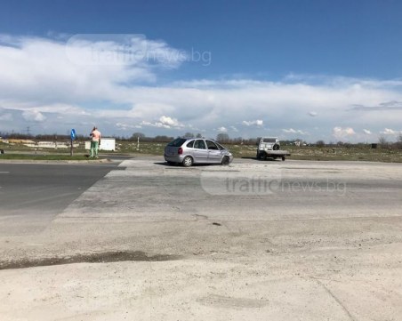 Поредна катастрофа на пътя Пловдив – Асеновград! Кола и пътна помощ се помляха СНИМКИ