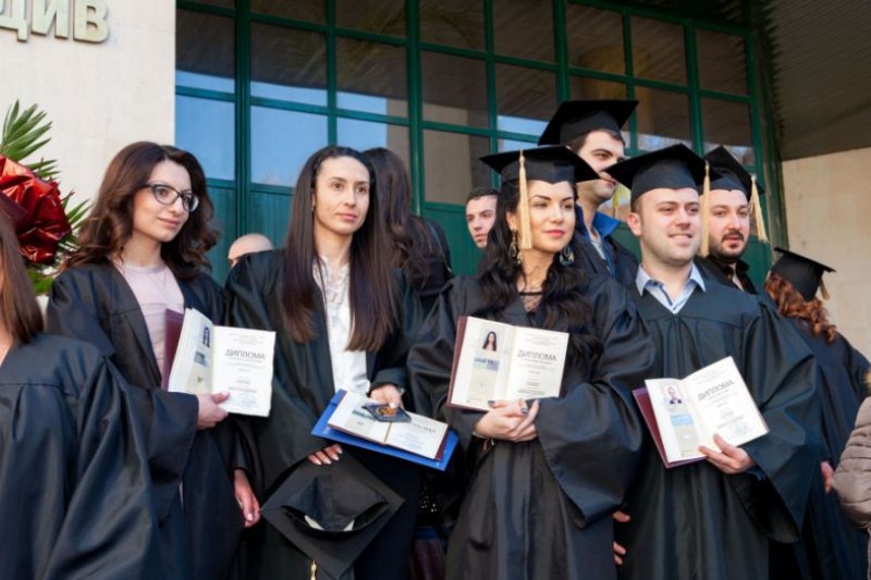 273 инженери се дипломираха в Техническия университет-Пловдив СНИМКИ