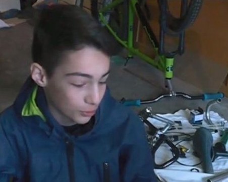 Една история, която ще ви трогне! Изненадаха Александър с откраднатото колело ВИДЕО