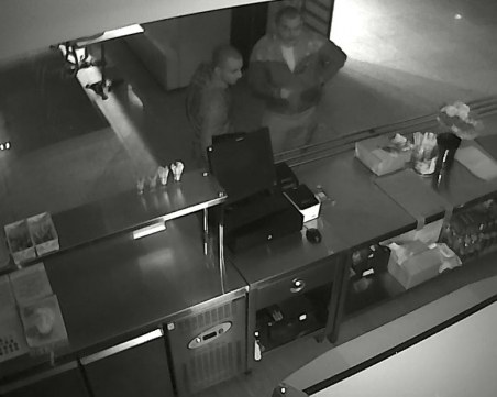 Изчадия откраднаха кутия с дарения за болно дете в Пловдив! Познавате ли ги?